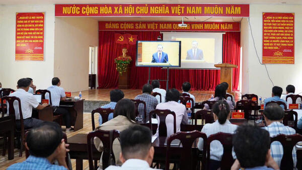 XÃ ĐÔNG SƠN TỔ CHỨC HỘI NGHỊ HỌC TẬP, QUÁN TRIỆT NGHỊ QUYẾT TRUNG ƯƠNG 4 KHÓA XIV